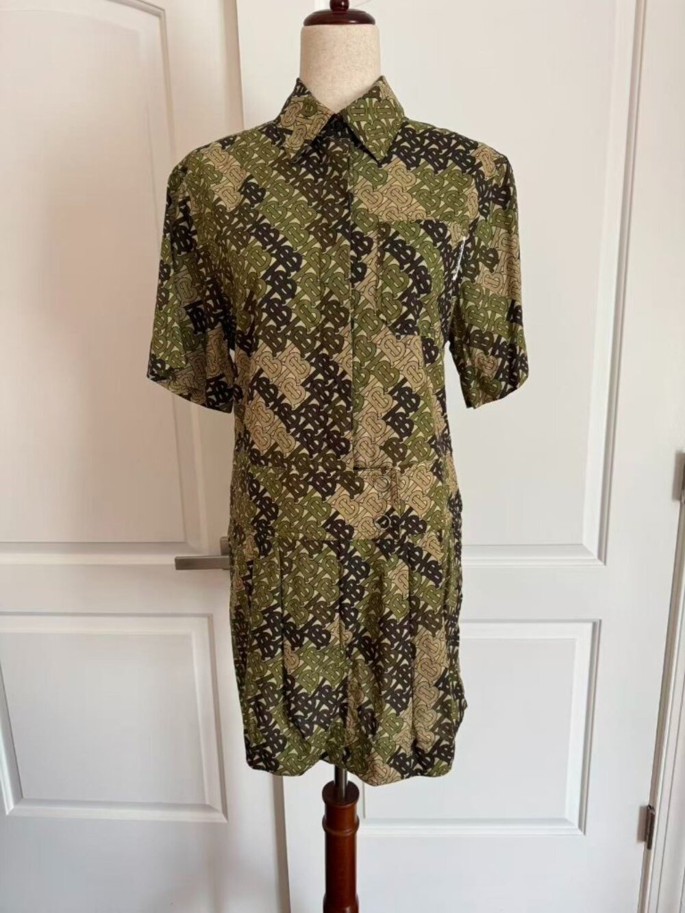 100% Authentic Burberry London Green/Beige/Brown TB pattern Top, Sz 6